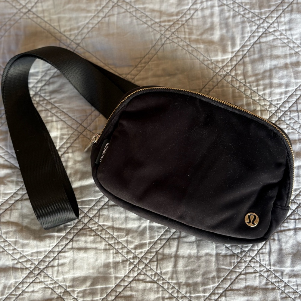 Lululemon Black/Gold Everywhere Belt Bag 1L Velour